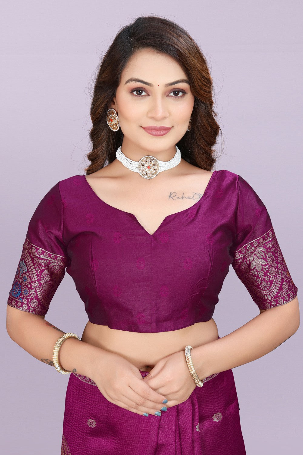 Designer Silk Saree with Floral Motif & Zari Detailing – Party & Festive Wear