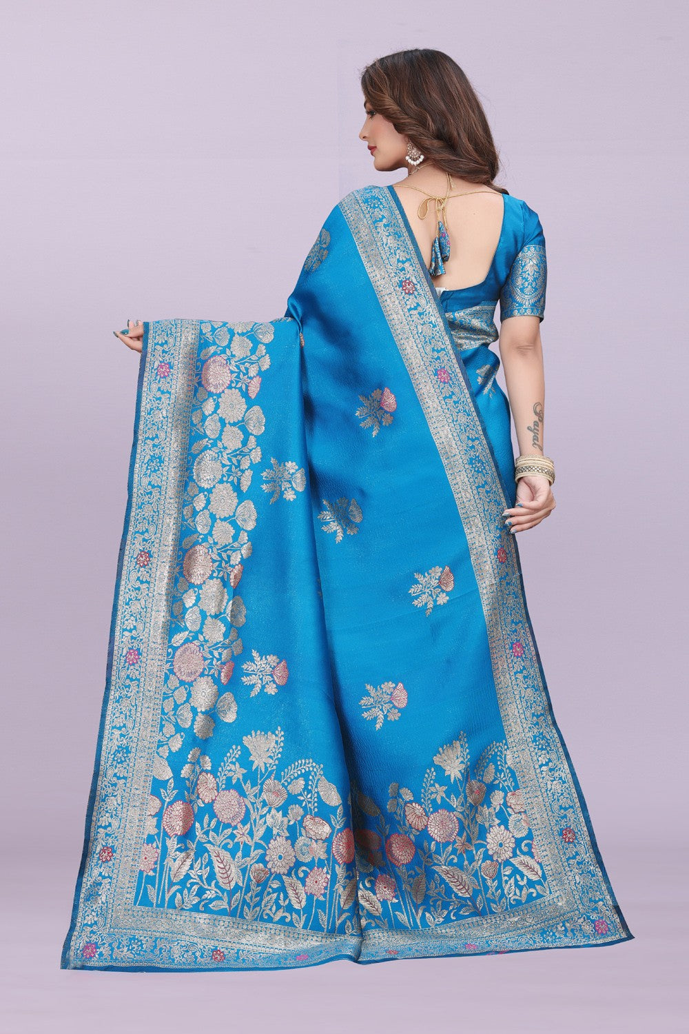 Designer Silk Saree with Floral Motif & Zari Detailing – Party & Festive Wear