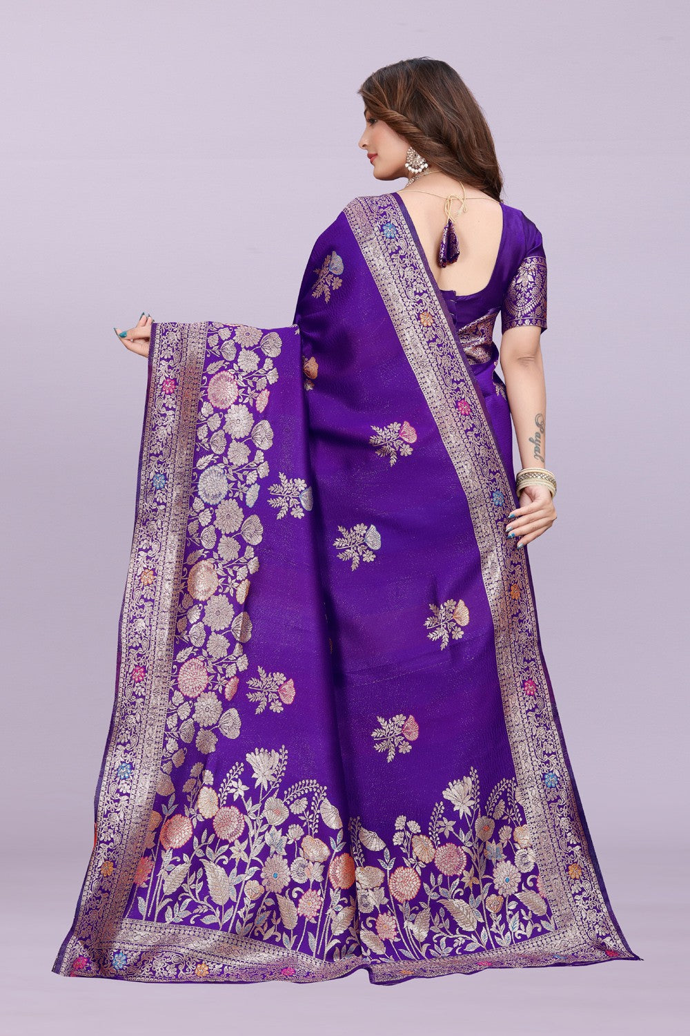 Designer Silk Saree with Floral Motif & Zari Detailing – Party & Festive Wear