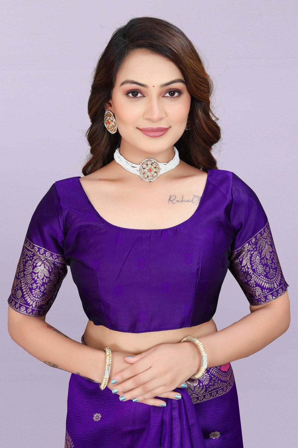 Designer Silk Saree with Floral Motif & Zari Detailing – Party & Festive Wear