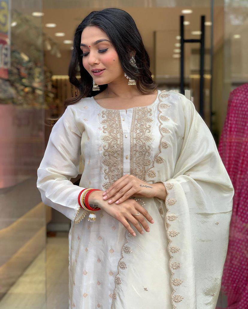 Off White Embroidered Kurta Set – Punjabi Style Wedding Guest Outfit