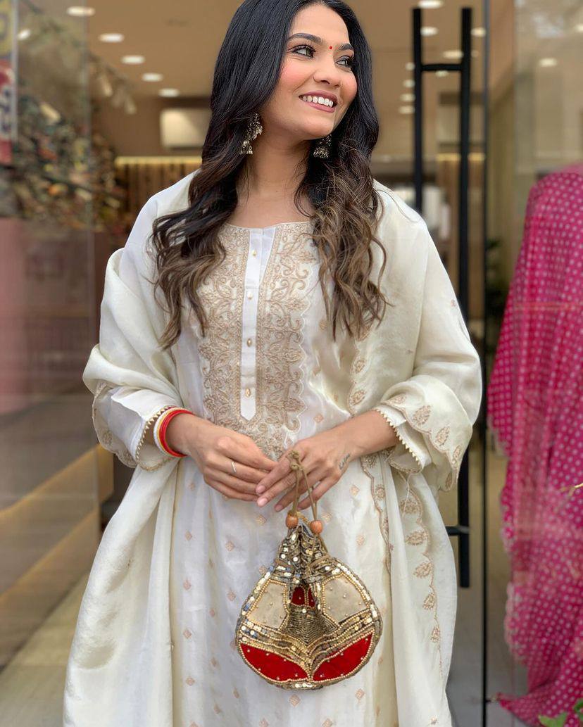 Off White Embroidered Kurta Set – Punjabi Style Wedding Guest Outfit
