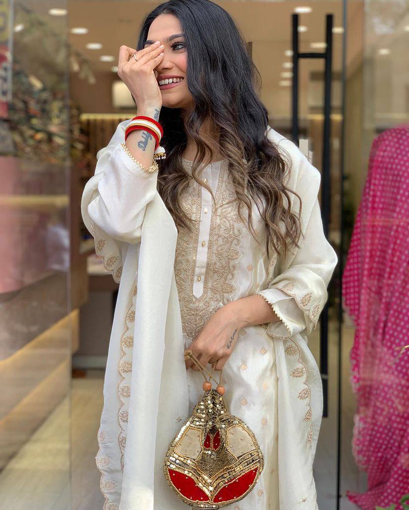 Off White Embroidered Kurta Set – Punjabi Style Wedding Guest Outfit