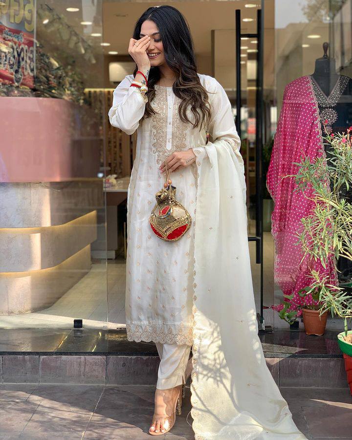Off White Embroidered Kurta Set – Punjabi Style Wedding Guest Outfit