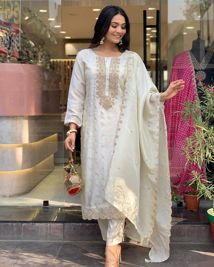 Off White Embroidered Kurta Set – Punjabi Style Wedding Guest Outfit